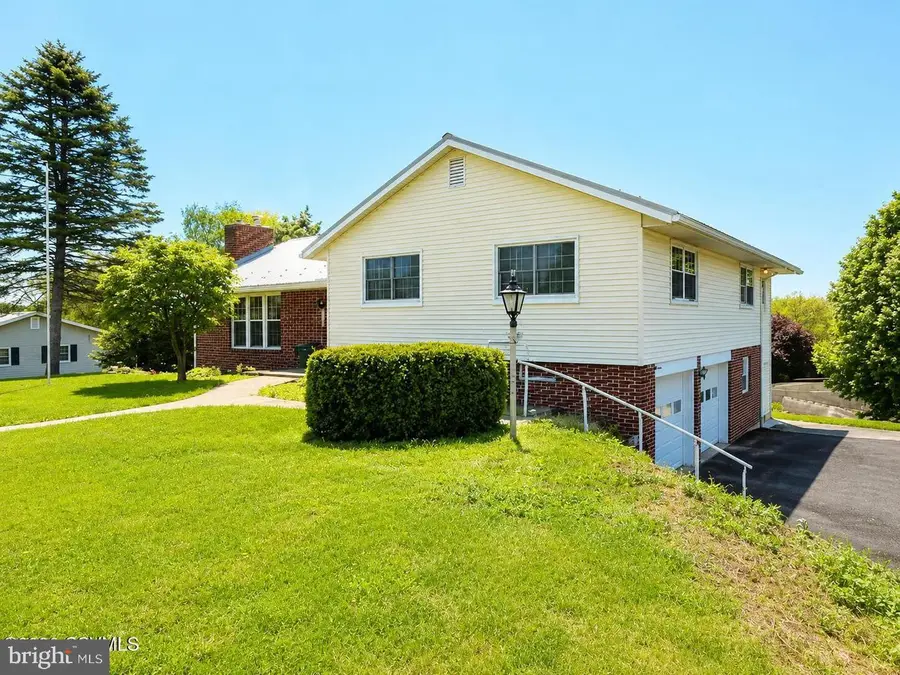 1110 Skyview Dr, Milton, PA 17847 - #2