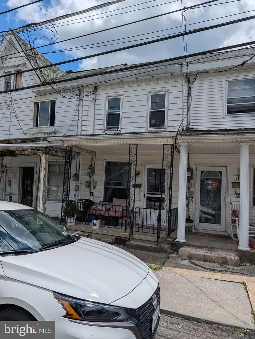 812 W 5th St, Mount Carmel, PA 17851 - #1