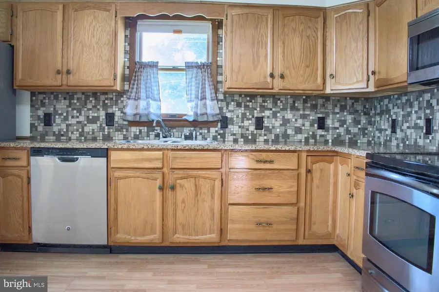 418 W 5th St, Mount Carmel, PA 17851 - #3
