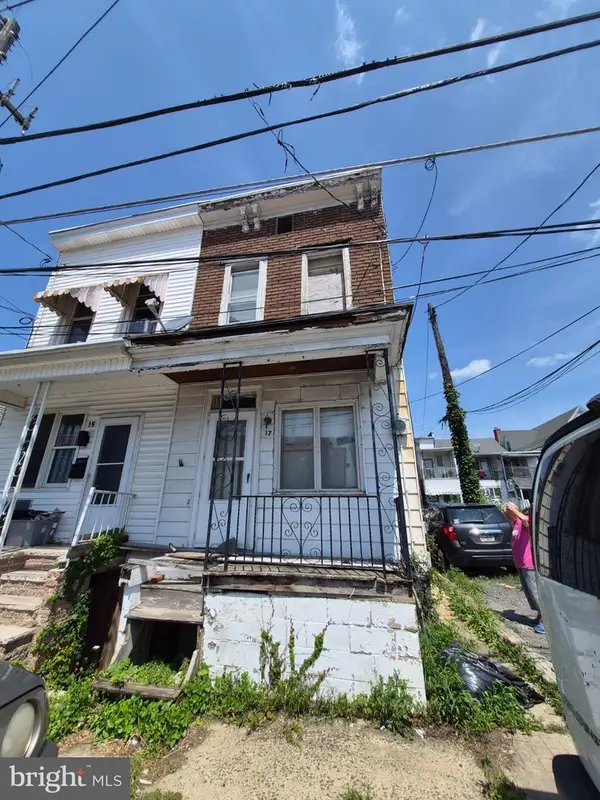 17 E Cherry St, MT CARMEL, PA 17851