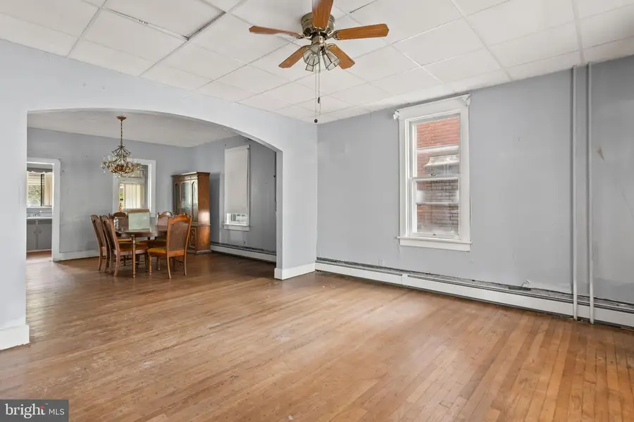826 E Race St, Shamokin, PA 17872 - #2