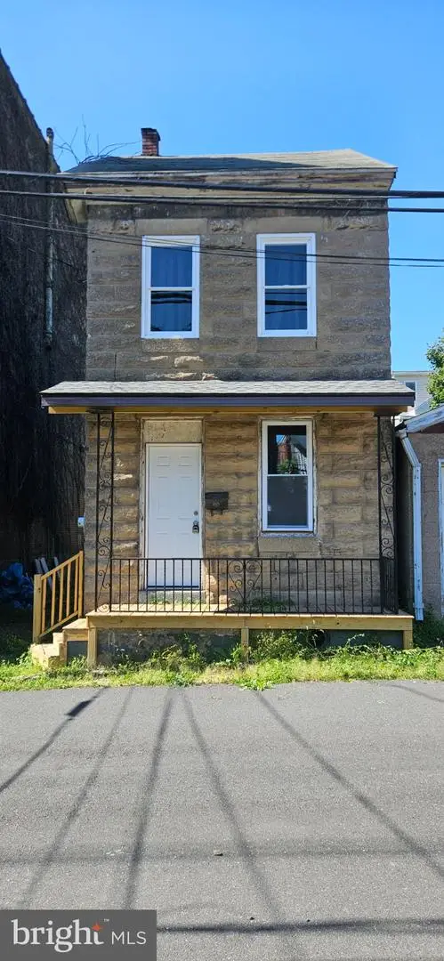 42 S Pear St, MT CARMEL, PA 17851