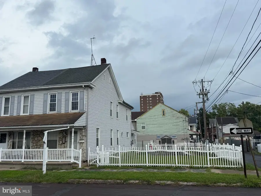 126 Walnut St, Sunbury, PA 17801 - #3