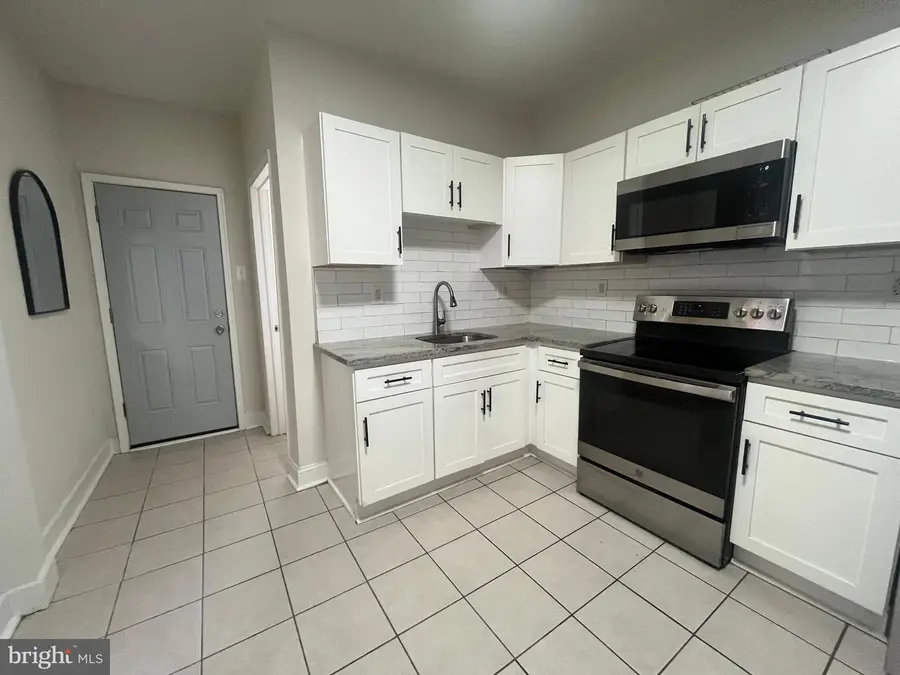 725 W Luzerne St, Philadelphia, PA 19140 - Image #2