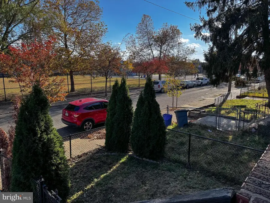 6532 Hegerman St, Philadelphia, PA 19135 - Image #2