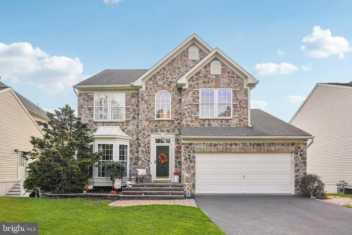 8227 Rose Petal Dr, Philadelphia, PA 19111 - Image #1