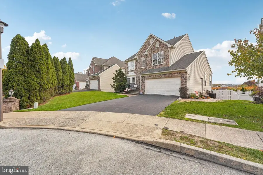 8227 Rose Petal Dr, Philadelphia, PA 19111 - Image #3