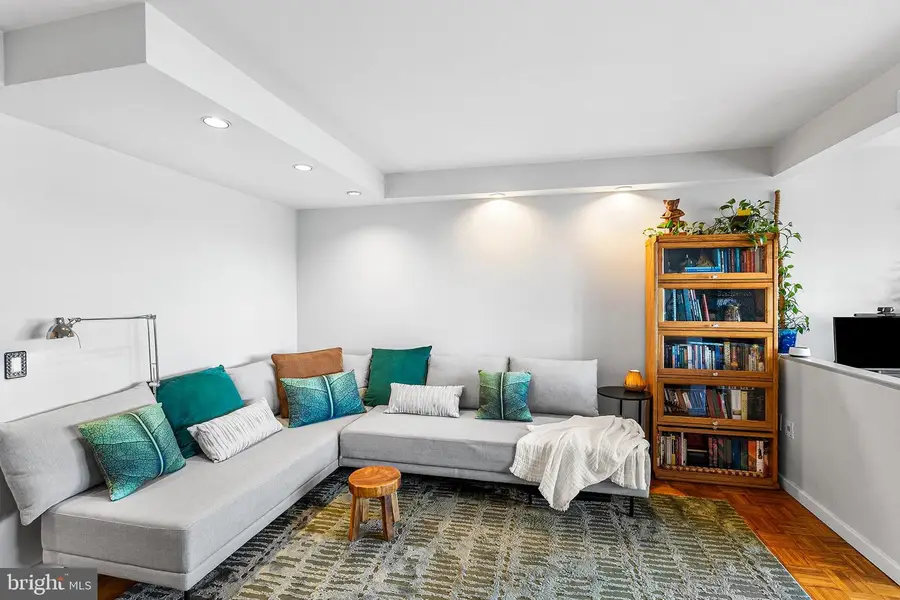 604-36 S Washington Sq #1106, Philadelphia, PA 19106 - Image #2