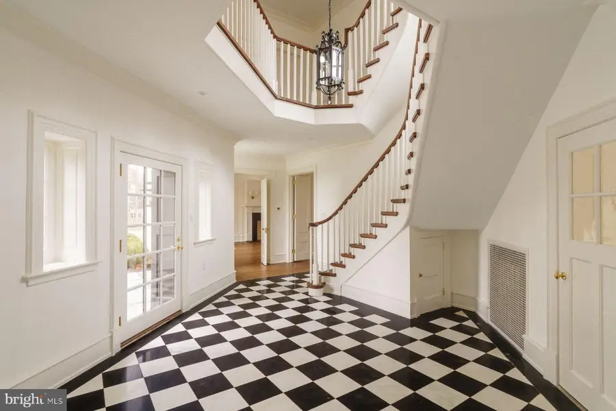 422 W Chestnut Hill Ave, Philadelphia, PA 19118 - Image #2