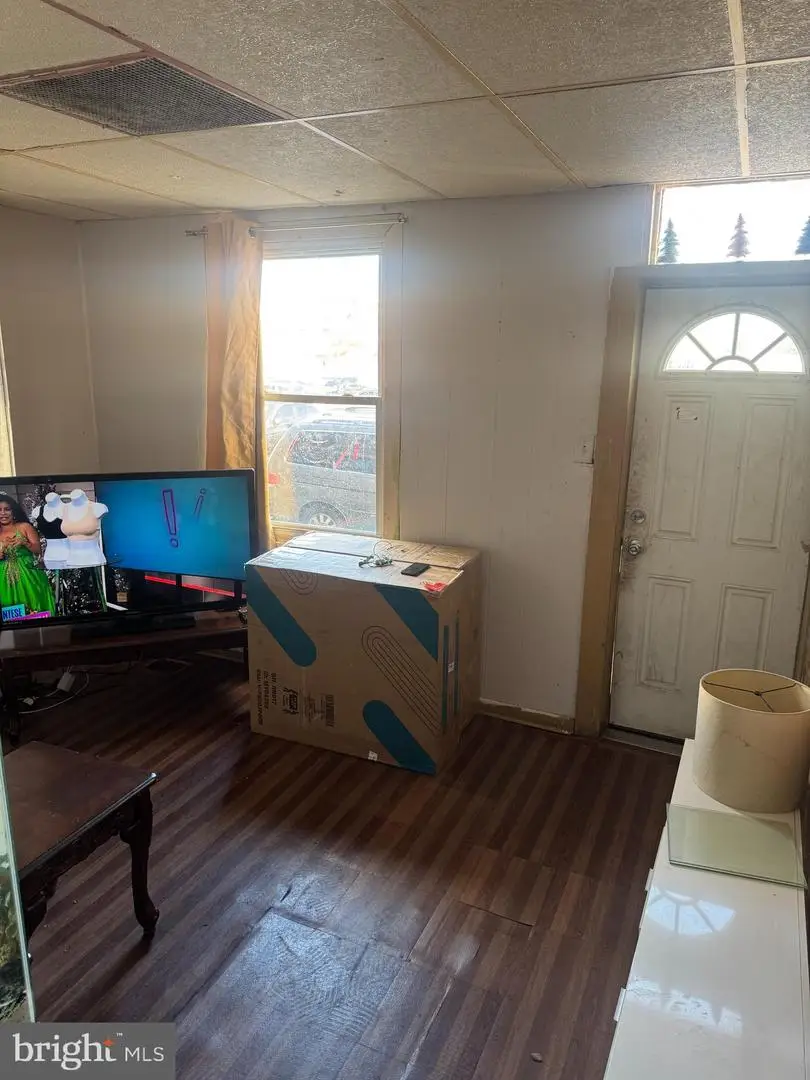 2808 N Leithgow St, Philadelphia, PA 19133 - Image #2