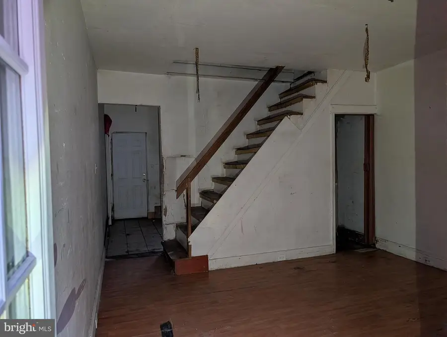 2865 N Leithgow St, Philadelphia, PA 19133 - Image #2