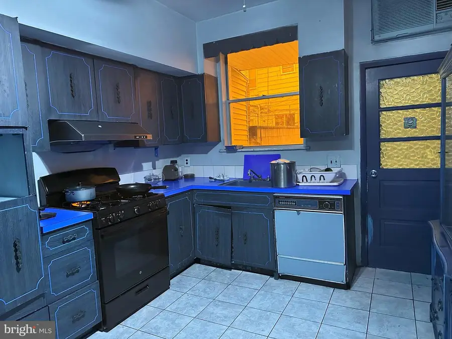 2215 S 9th St, Philadelphia, PA 19148 - Image #2