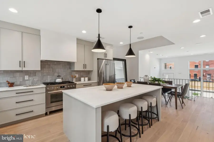 952 N 6th St, Philadelphia, PA 19123 - Image #2