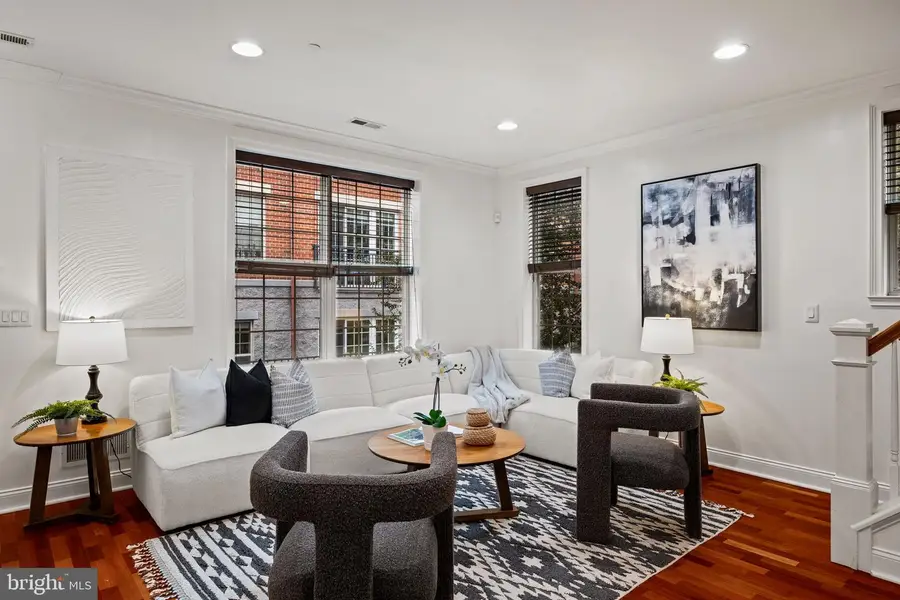 201 Commodore Ct, Philadelphia, PA 19146 - Image #2