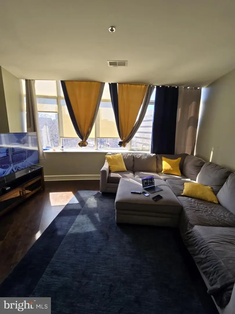 201-59 N 8th St #404, Philadelphia, PA 19106 - Image #3