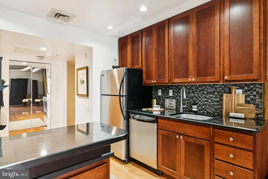 301 Race St #410, Philadelphia, PA 19106 - #3