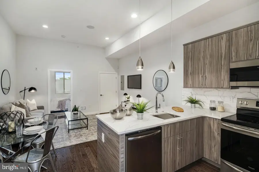 627 W Oxford St, Philadelphia, PA 19122 - Image #2