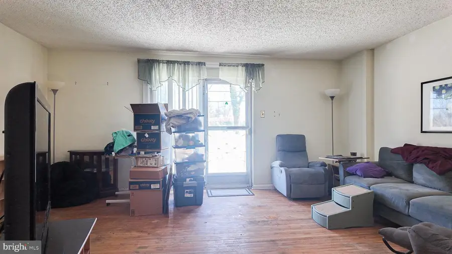 3875 Ronnald Dr, Philadelphia, PA 19154 - Image #2