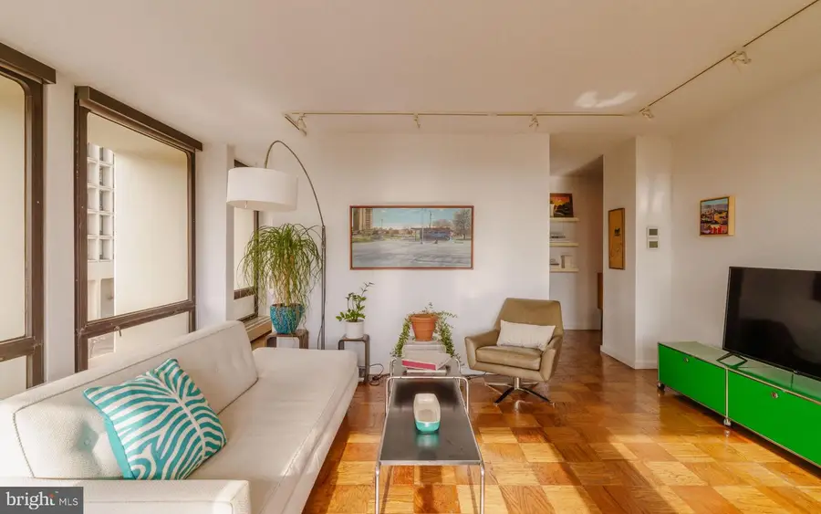 220 Locust St #2g, Philadelphia, PA 19106 - Image #3