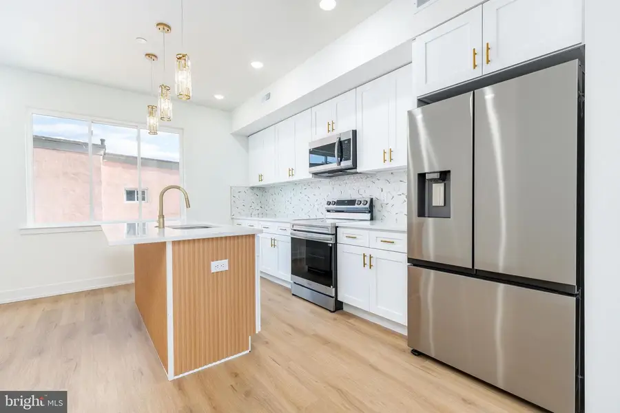 737 N 42nd St, Philadelphia, PA 19104 - Image #2