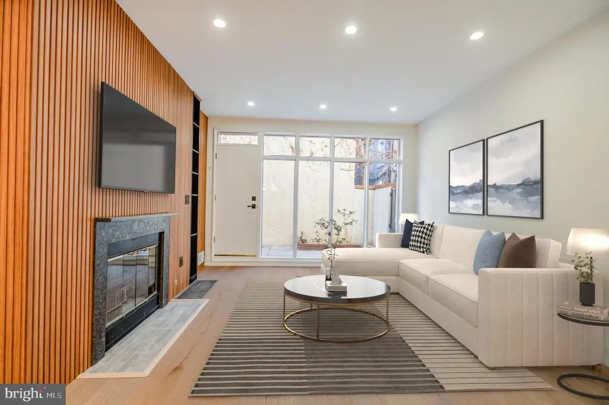 732 Manning St, Philadelphia, PA 19106 - #1