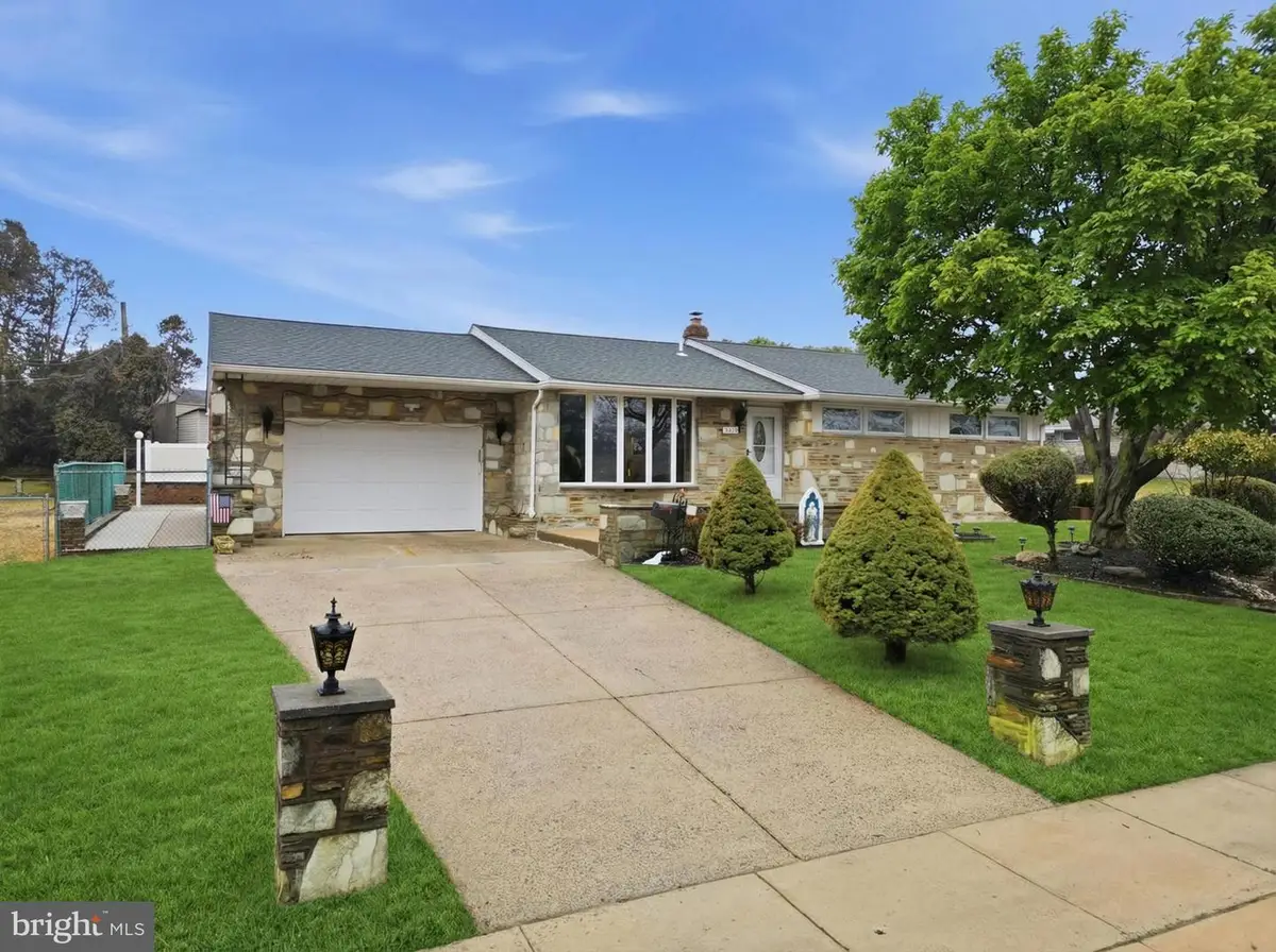 9701 Northeast Ave, Philadelphia, PA 19115 - #1