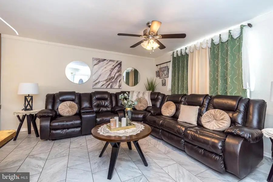 725 Brighton St, Philadelphia, PA 19111 - #3