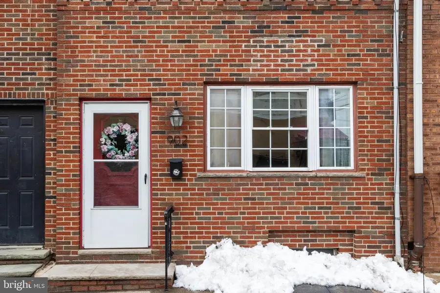 902 S 8th St, Philadelphia, PA 19147 - #3