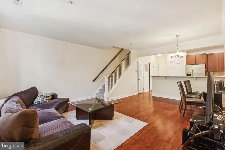 105 Commodore Ct, Philadelphia, PA 19146 - #2