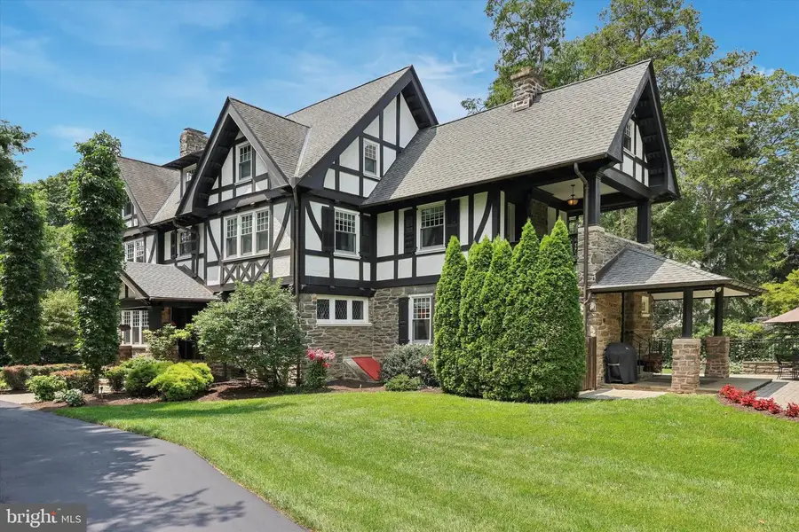 8111 Saint Martins Ln, Philadelphia, PA 19118 - #2