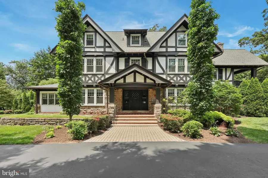 8111 Saint Martins Ln, Philadelphia, PA 19118 - #3