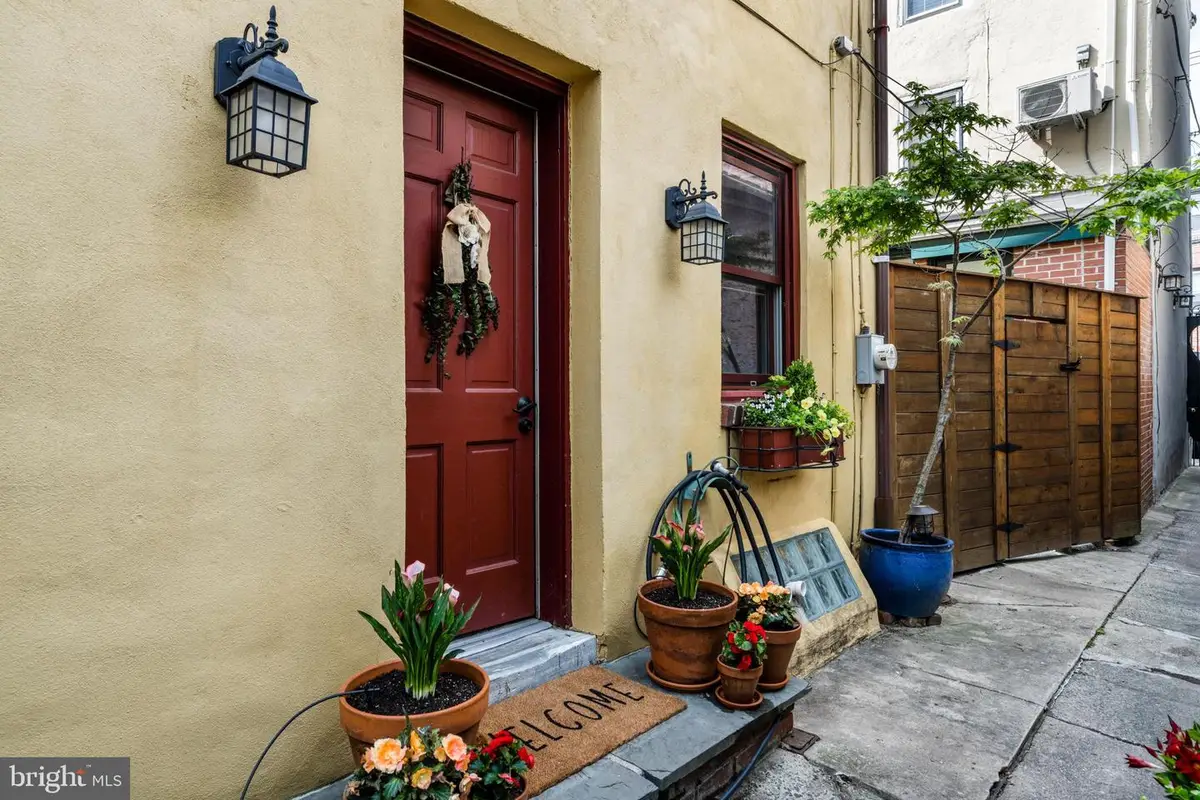 2210r Naudain St, Philadelphia, PA 19146 - #1