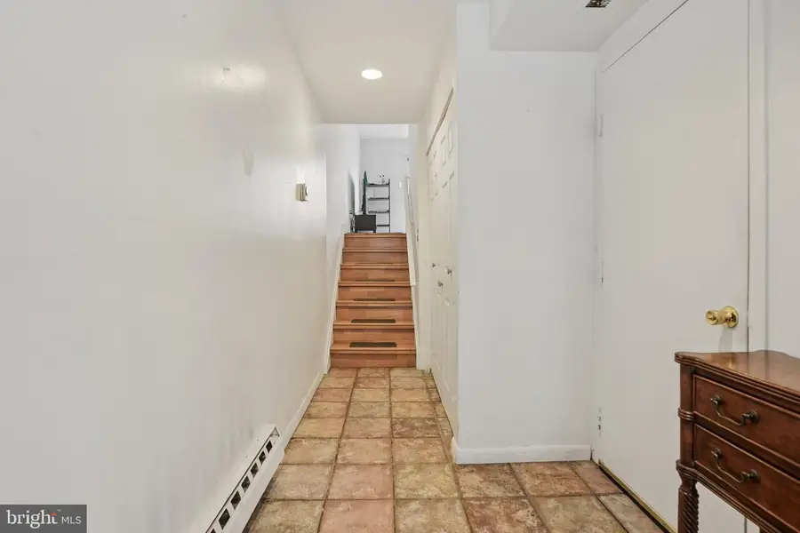 1 Queen St #10, Philadelphia, PA 19147 - #2