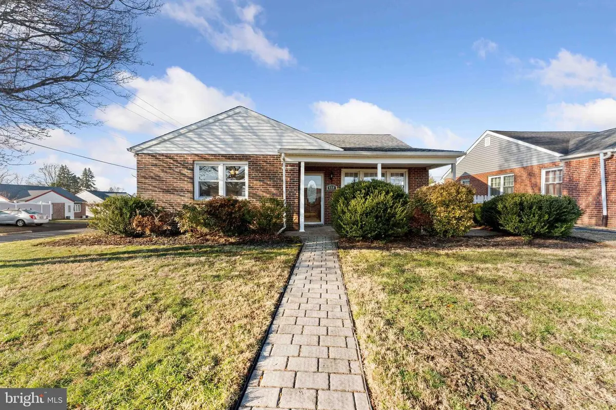 658 Waring St, Philadelphia, PA 19116 - #1