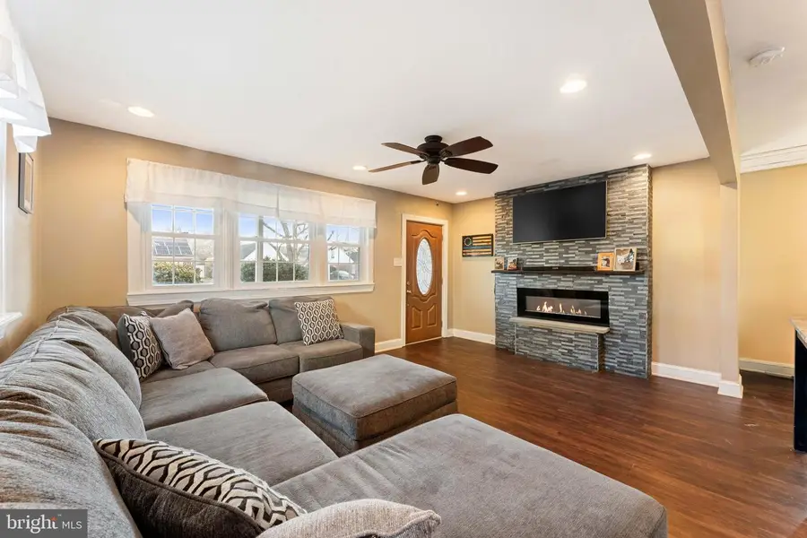 658 Waring St, Philadelphia, PA 19116 - #3