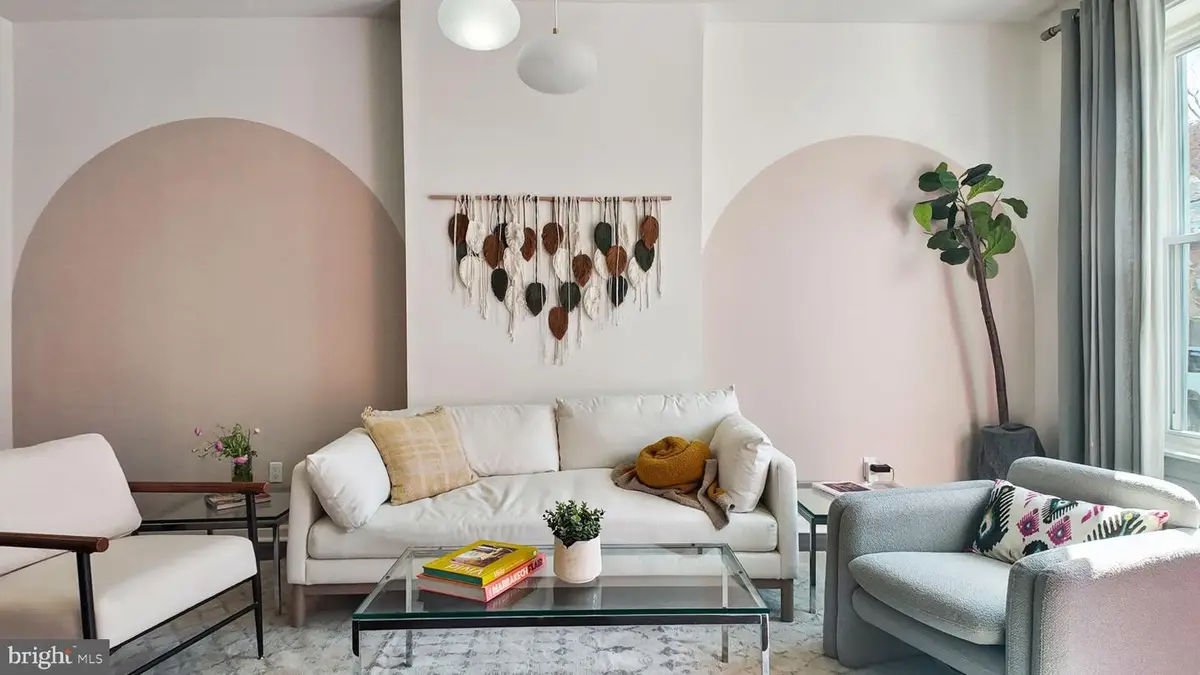 2437 Carpenter St, Philadelphia, PA 19146 - #1