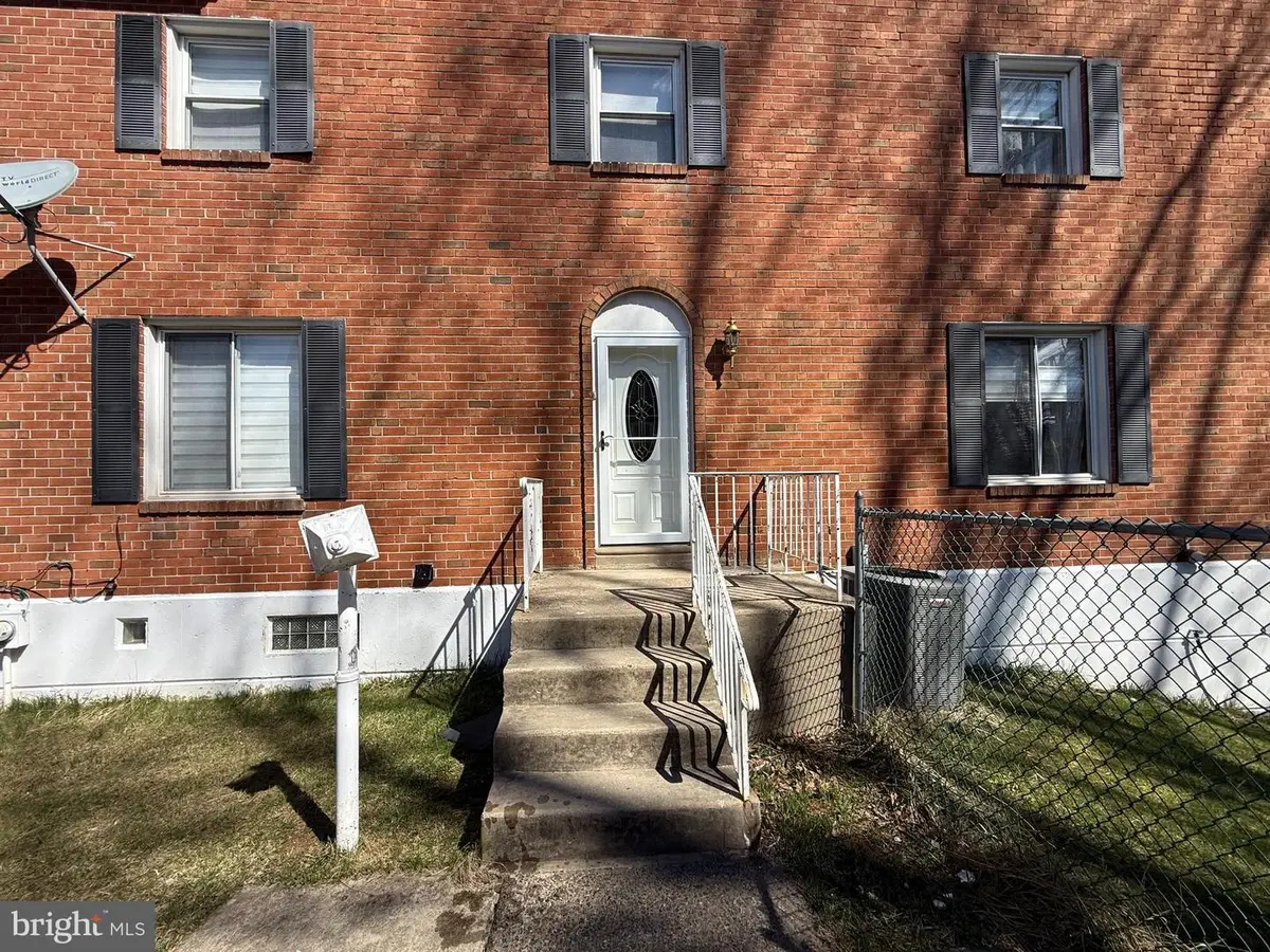 190 Larkspur St, Philadelphia, PA 19116 - #1