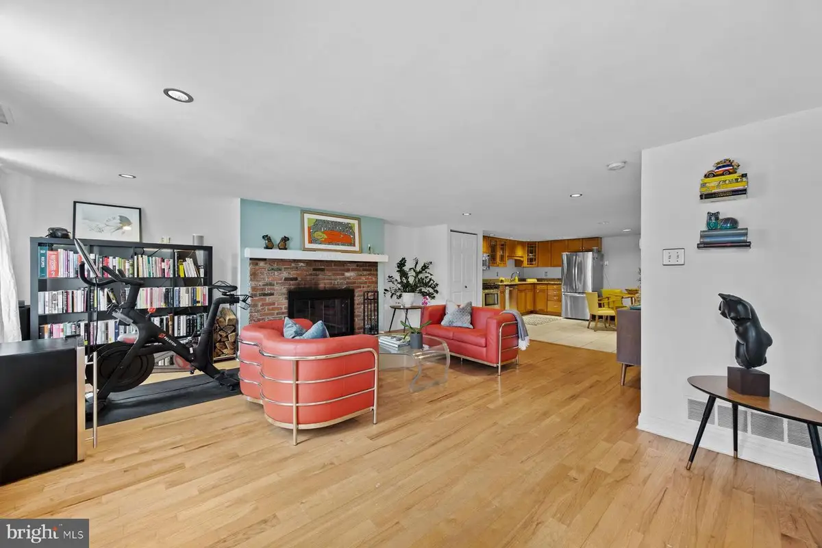 826 S 2nd St #3, Philadelphia, PA 19147 - #1