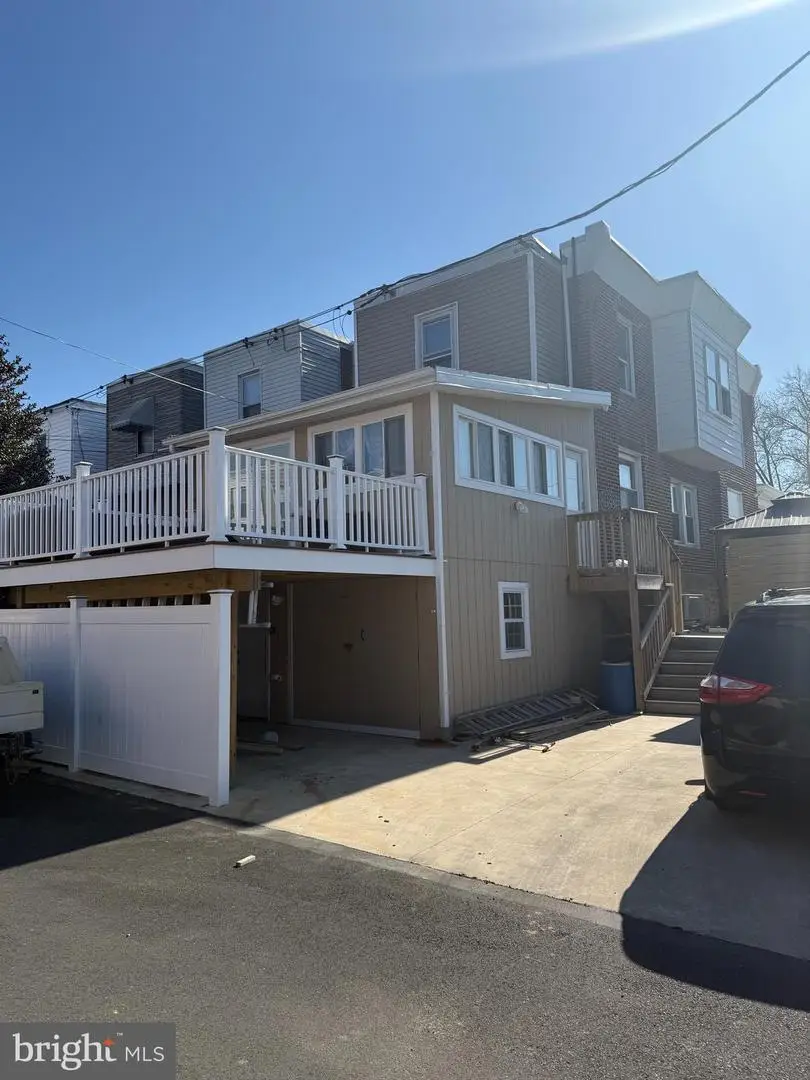 345 Stevens St, Philadelphia, PA 19111 - #1