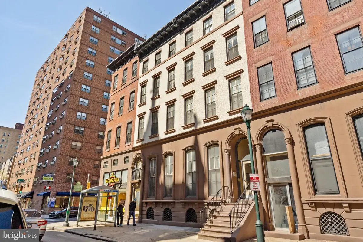 2049 Walnut St #1r, Philadelphia, PA 19103 - #1