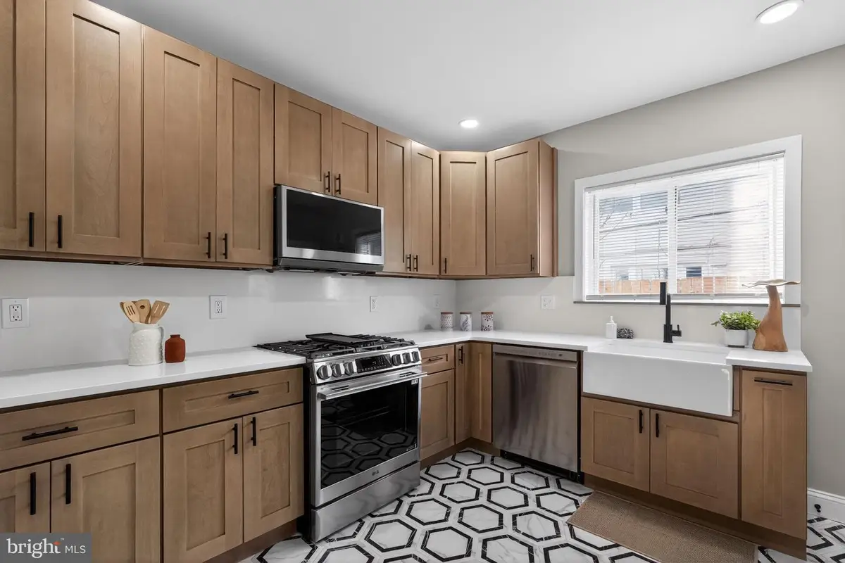 926 Mifflin St, Philadelphia, PA 19148 - #1