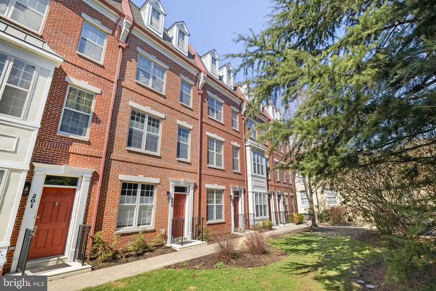 203 Surgeon Generals Ct, Philadelphia, PA 19146 - #3