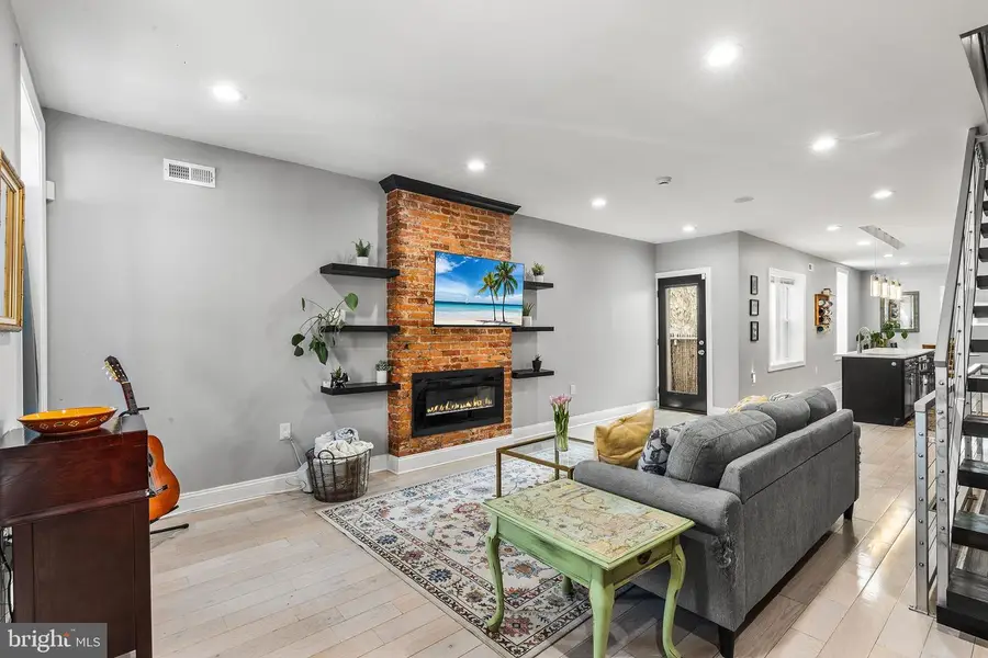 322 N 42nd St, Philadelphia, PA 19104 - #3