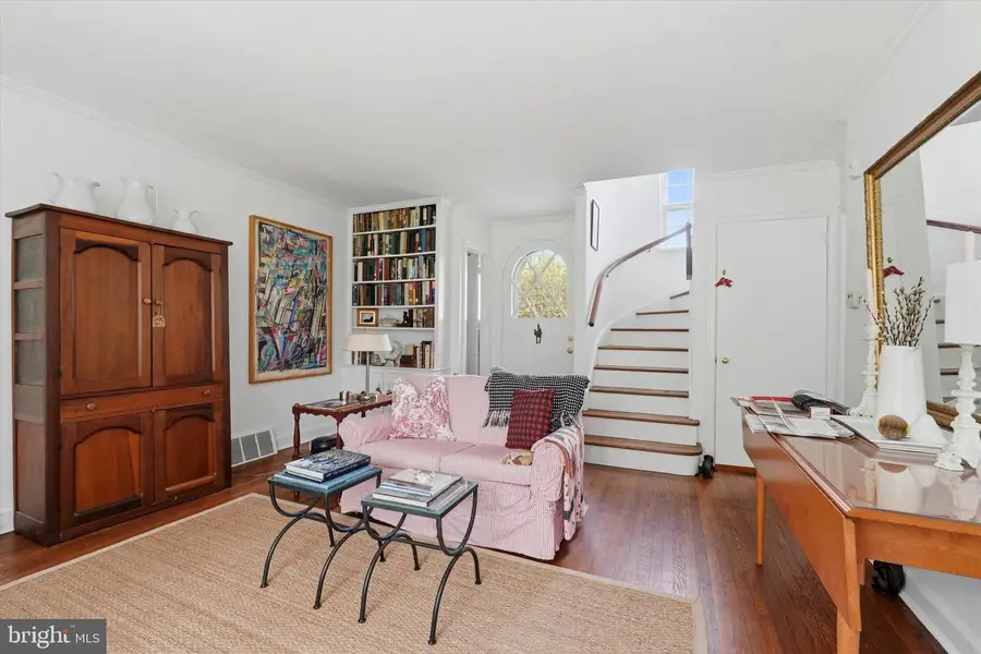 233 E Evergreen Ave, Philadelphia, PA 19118 - #2