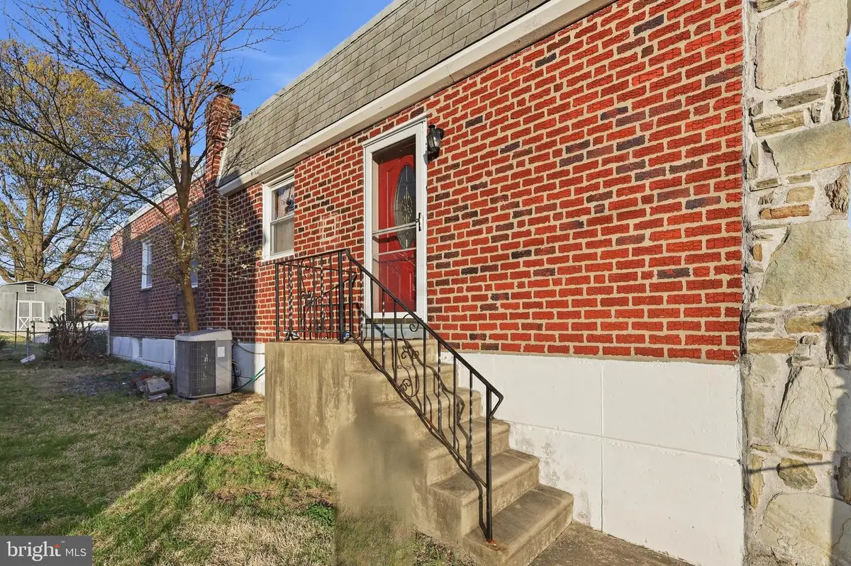7039 Crease Ln, Philadelphia, PA 19128 - #1