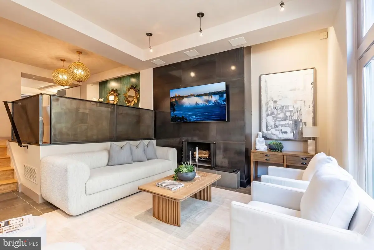 406 S 6th St, Philadelphia, PA 19147 - #1