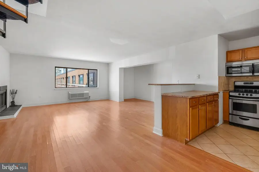 200-10 Lombard St #815, Philadelphia, PA 19147 - #3