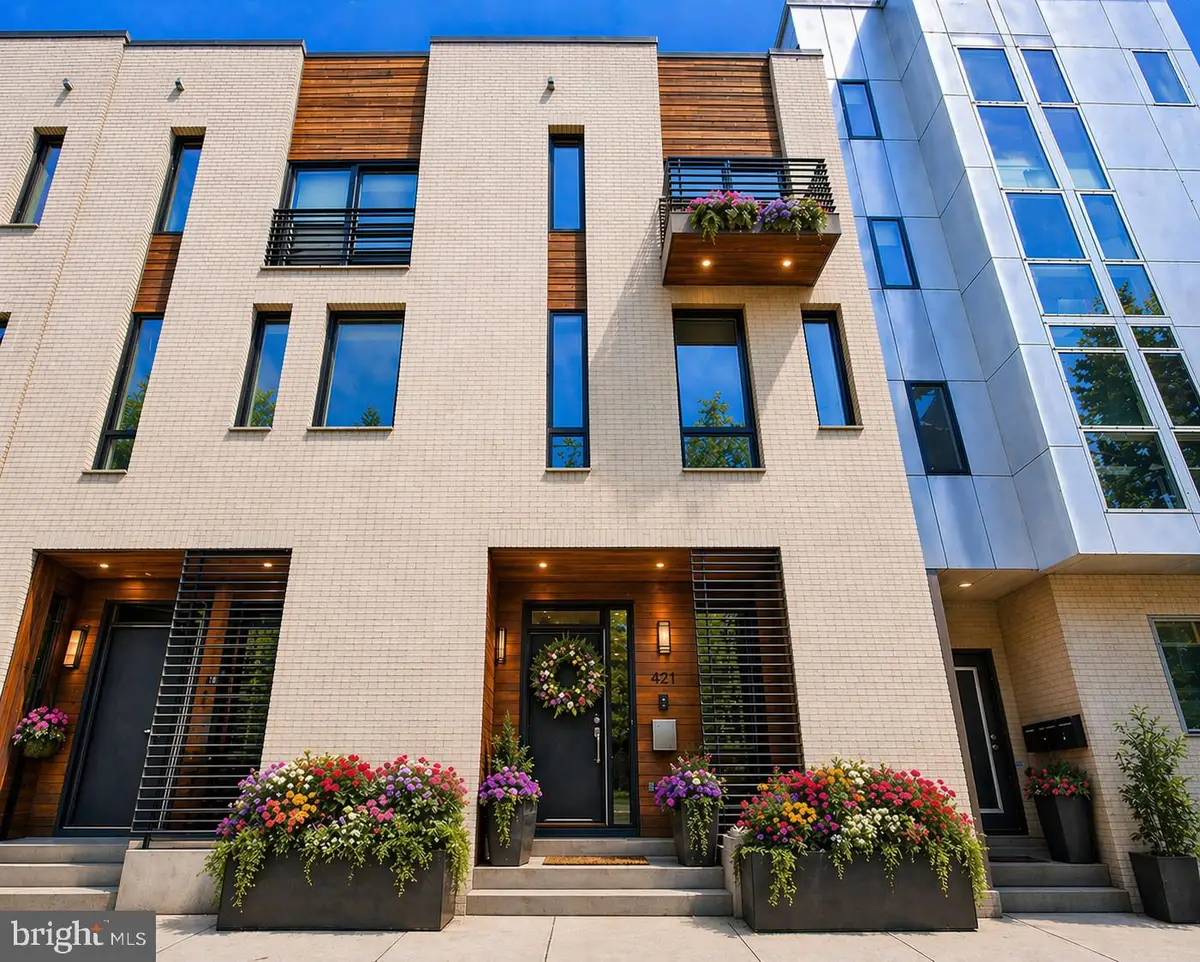 421 Wallace St, Philadelphia, PA 19123 - #1
