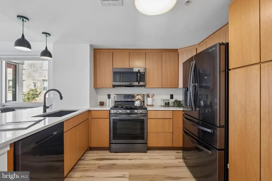 1034 Spruce St #401, Philadelphia, PA 19107 - #3