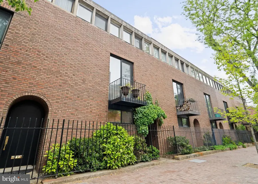 245 S 3rd St, Philadelphia, PA 19106 - #3